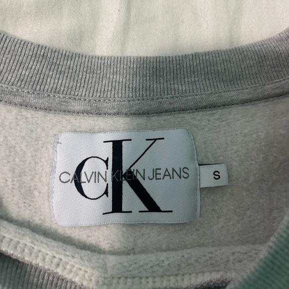 Women’s small Calvin Klein crew neck jumper - Picture 2 of 2
